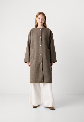 Шерстяное пальто