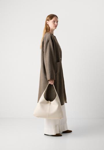 Шерстяное пальто