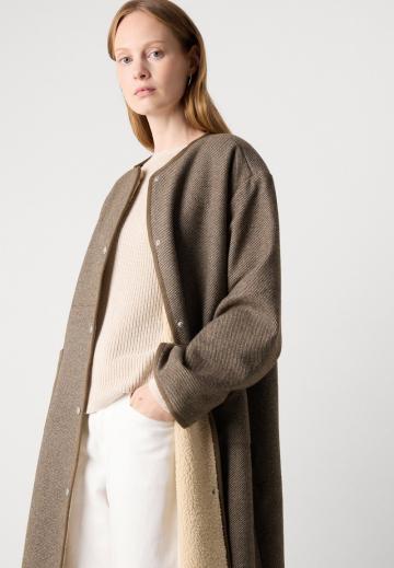 Шерстяное пальто