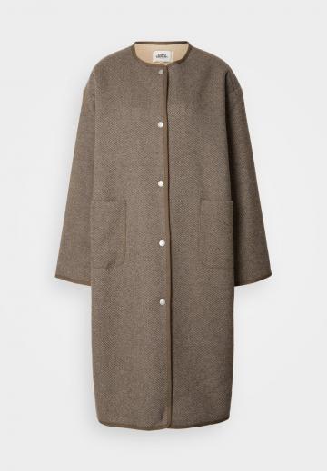 Шерстяное пальто