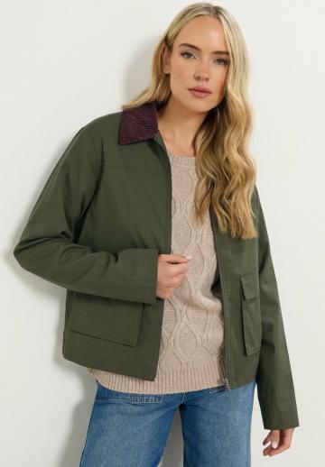 Куртка с накладнымит карманами