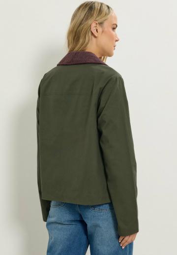 Куртка с накладнымит карманами