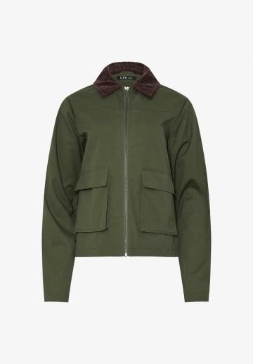 Куртка с накладнымит карманами