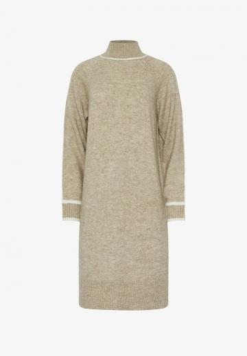 Вязаное платье