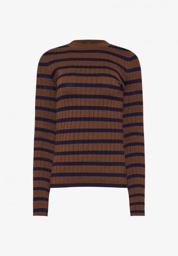 Пуловер в полоску