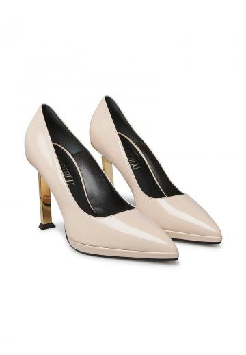 Туфли с высоким носом