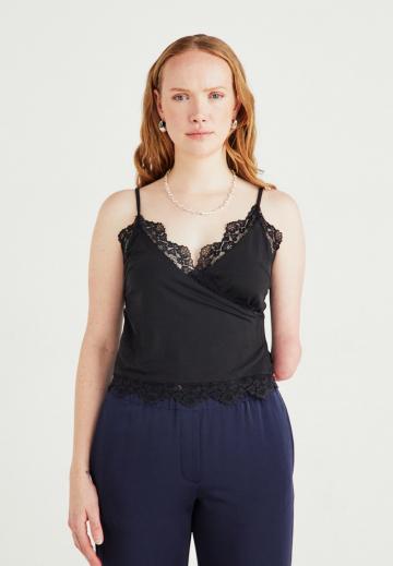 Топ на бретельках