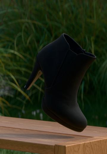 Полусапожки на высоком каблуке