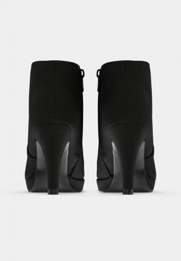 Полусапожки на высоком каблуке