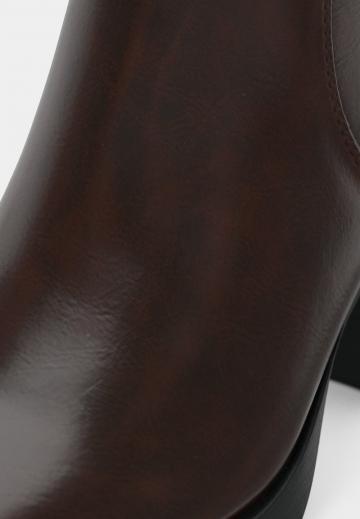 Полусапожки на высоком каблуке