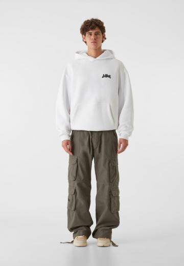 Брюки с накладными карманами