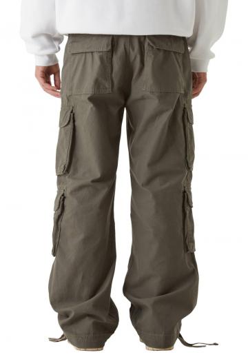 Брюки с накладными карманами