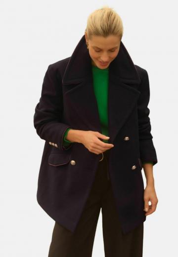 Короткое пальто