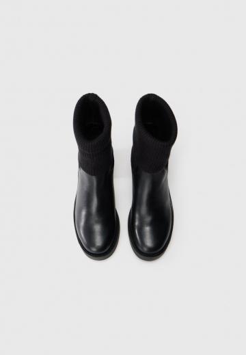 Высокие сапоги