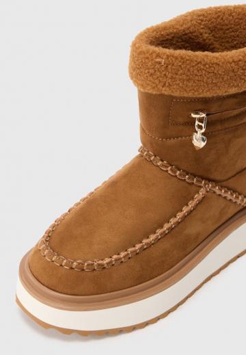 Сапожки на танкетке