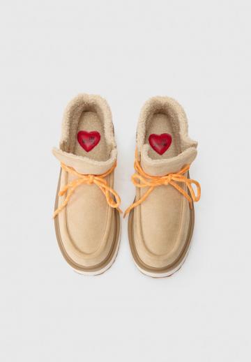 Сапожки на танкетке