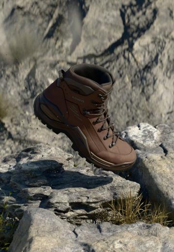 Походные ботинки