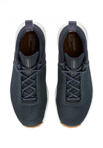 Походные кроссовки