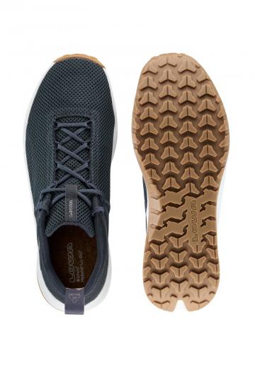 Походные кроссовки