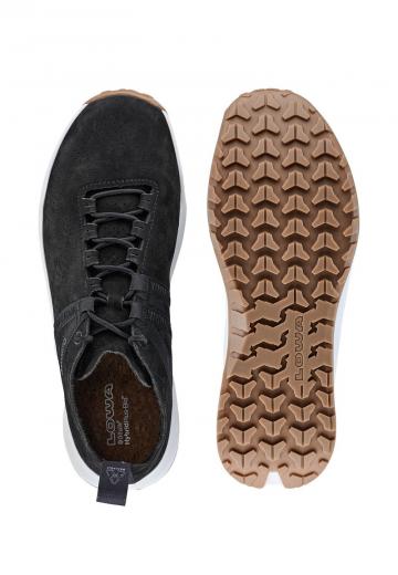 Походные кроссовки