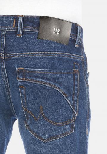 Клешеные джинсы