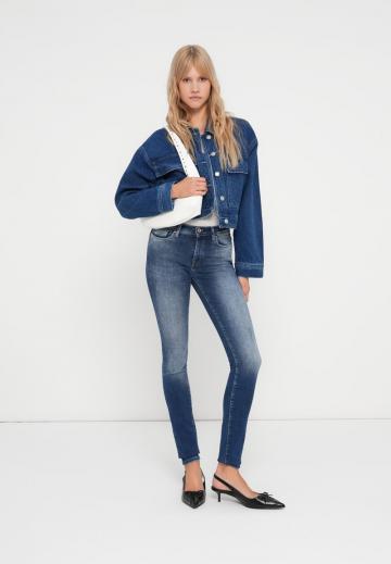 Джинсовая куртка