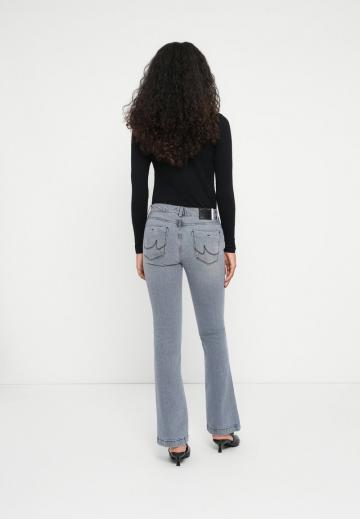 Клешеные брюки