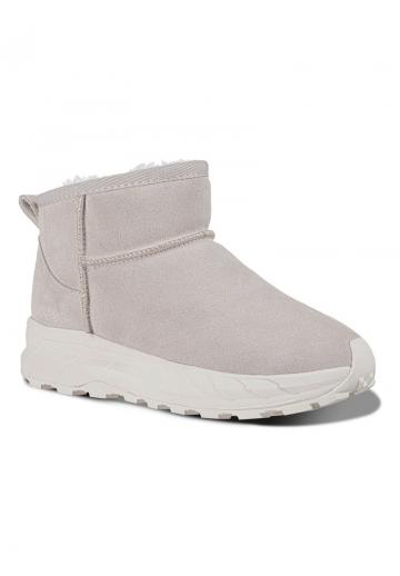 Спортивные сапоги