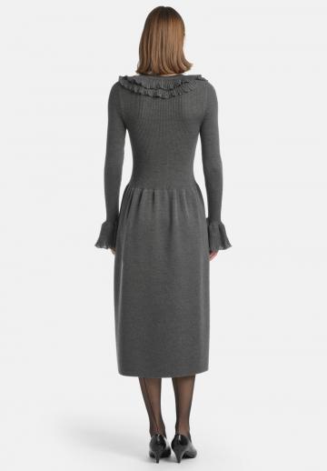 Вязаное платье