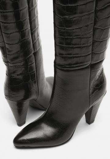 Высокие сапоги