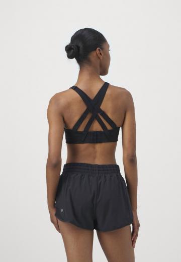 Спортивный бюстгальтер