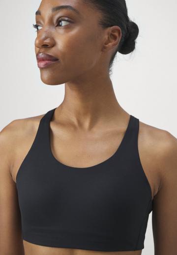 Спортивный бюстгальтер