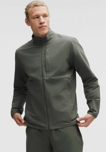 Спортивная куртка