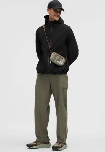 Брюки с накладными карманами