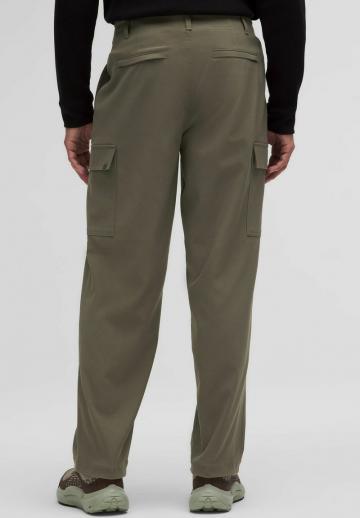 Брюки с накладными карманами