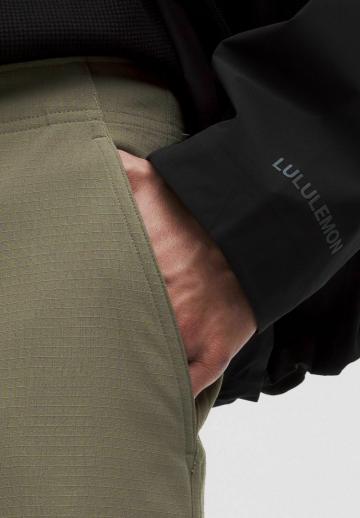 Брюки с накладными карманами