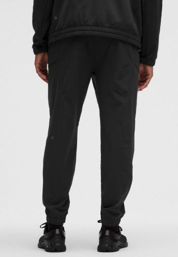 Брюки с накладными карманами