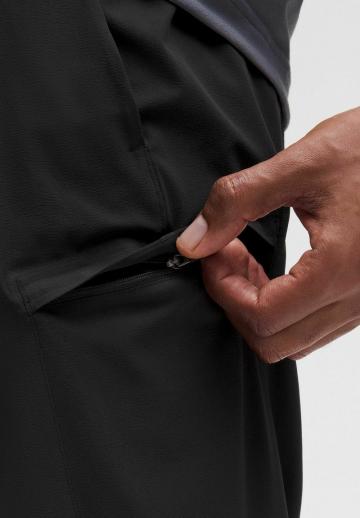 Брюки с накладными карманами