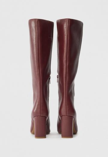 Высокие сапоги