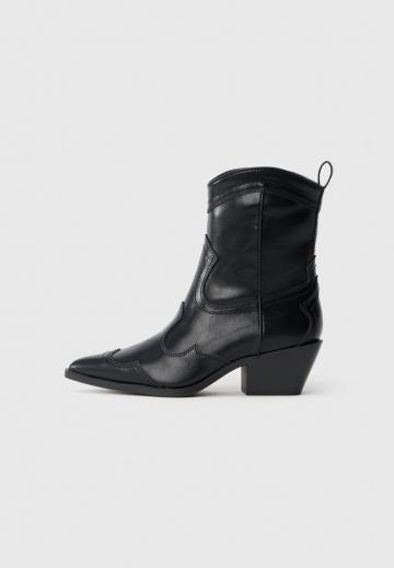 Ковбойские сапожки