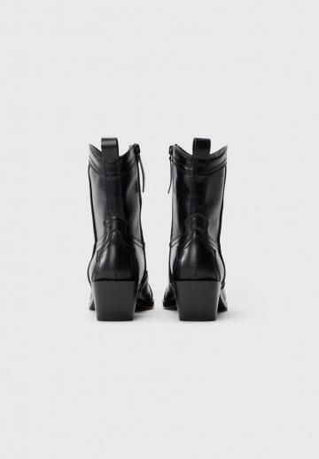 Ковбойские сапожки