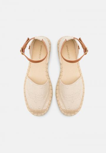 Спортивные балетки