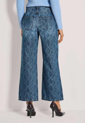 Прямые джинсы