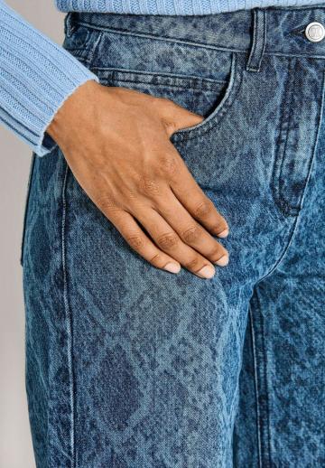 Прямые джинсы