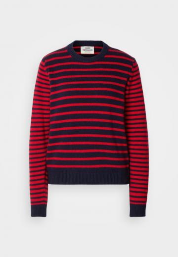 Пуловер в полоску