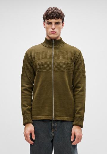 Вязаная кофта