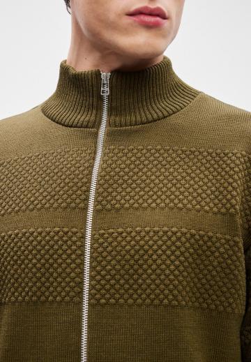 Вязаная кофта