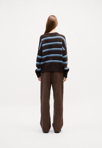 Пуловер в полоску