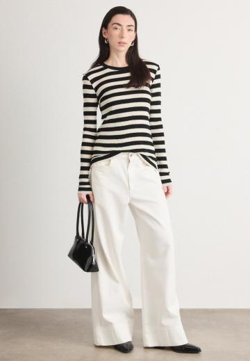 Пуловер в полоску