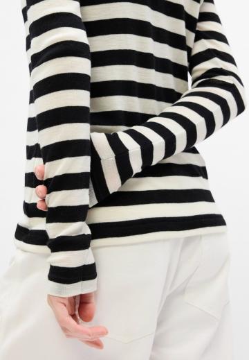 Пуловер в полоску